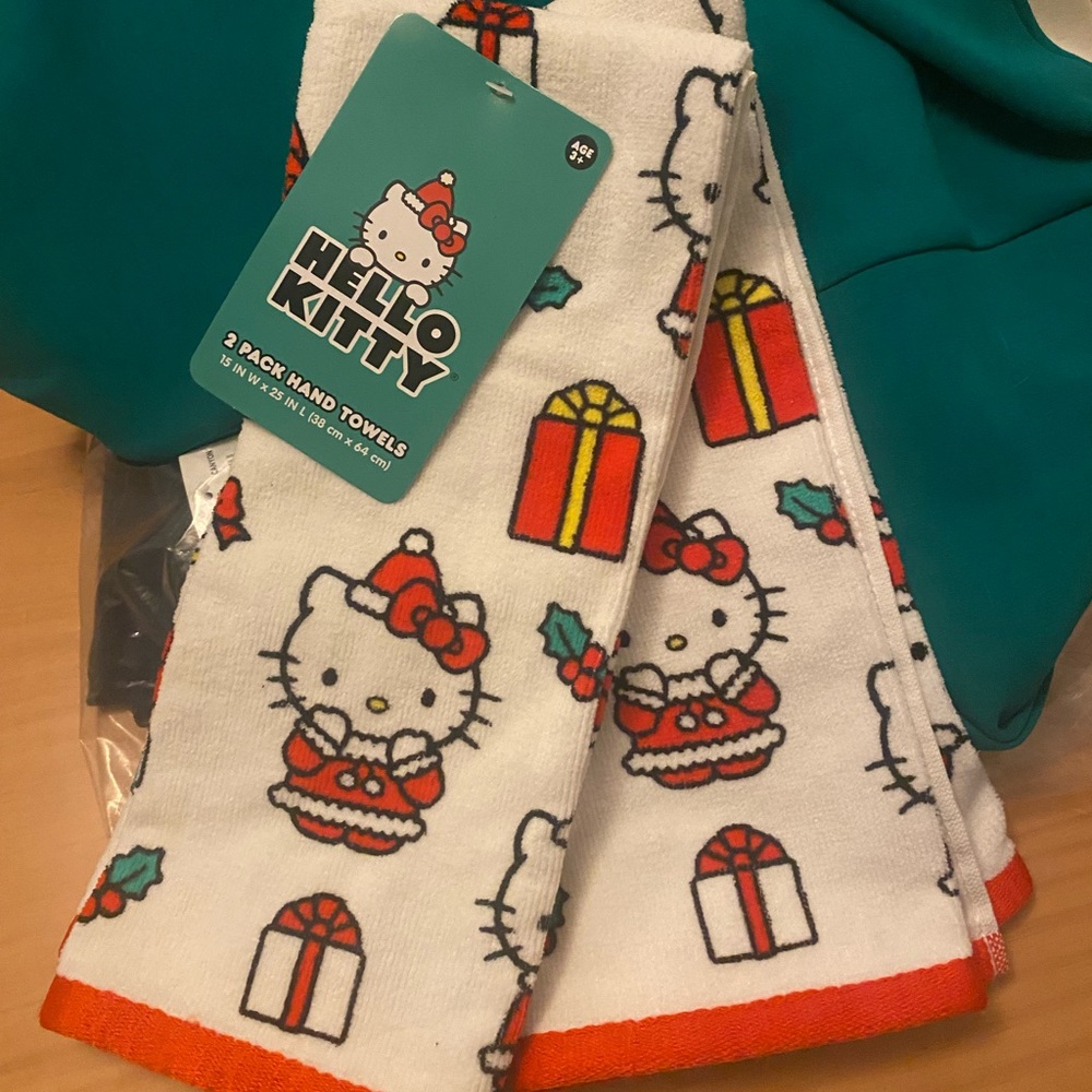 NWT Hello Kitty Christmas hand towels